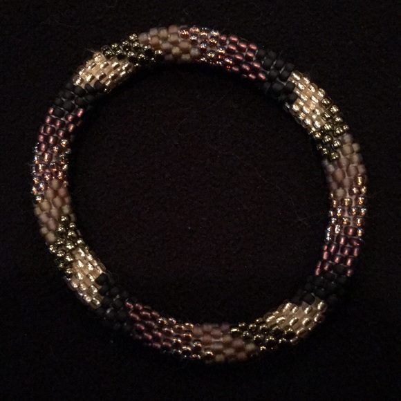 5 bracelets - Picture 3 of 6